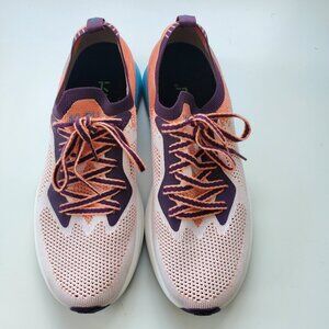 NWOT Kuru Flux Athletic Sneakers Size 9.5